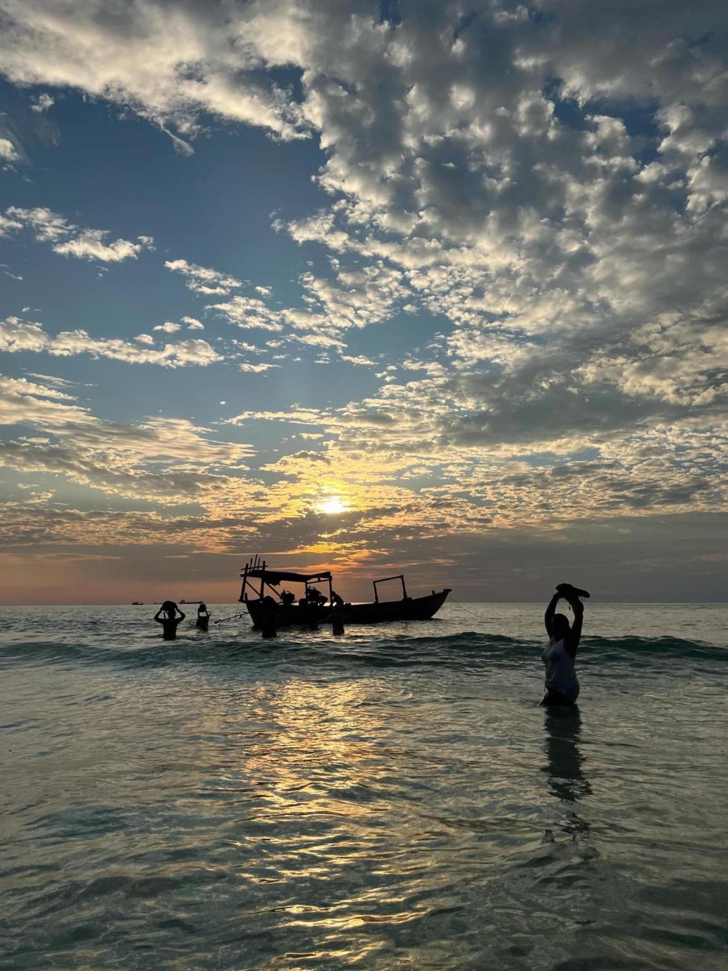 Easy Tiger - M'Pai Bay Beach, Koh Rong Sanloem Luaran gambar